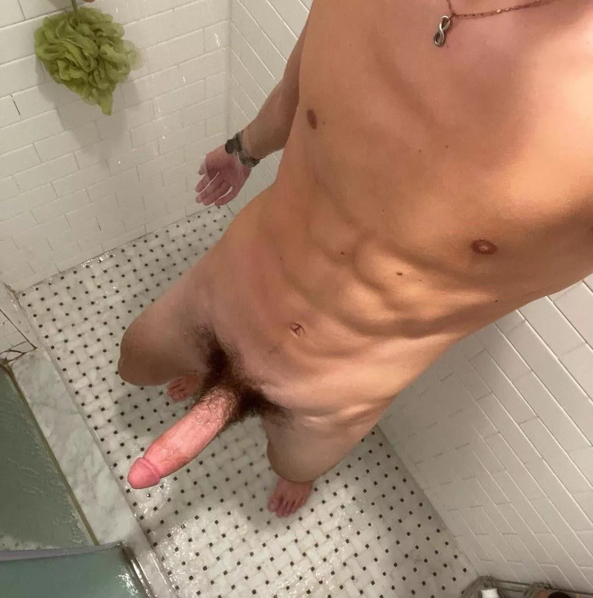20 USA huge cock and bubble butt. Add be if you think you’re bigger. Compre loser worships the other. Gstils1