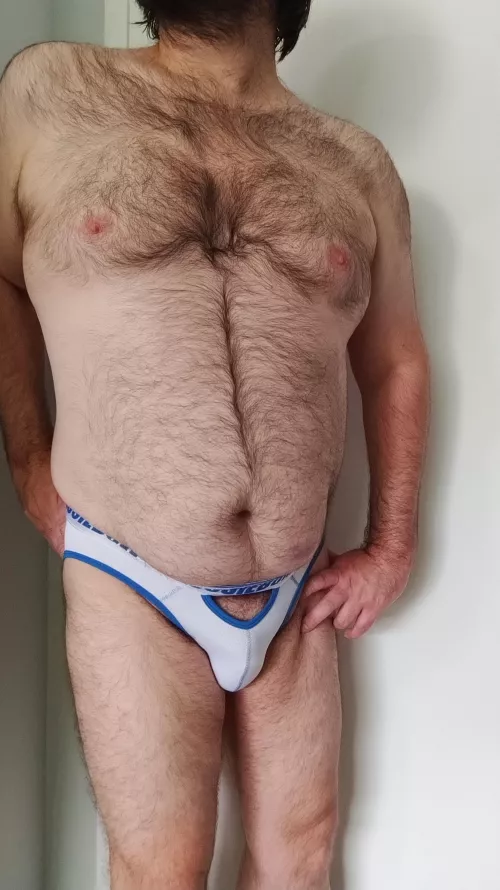 (42) Hi boys. DMs are open.