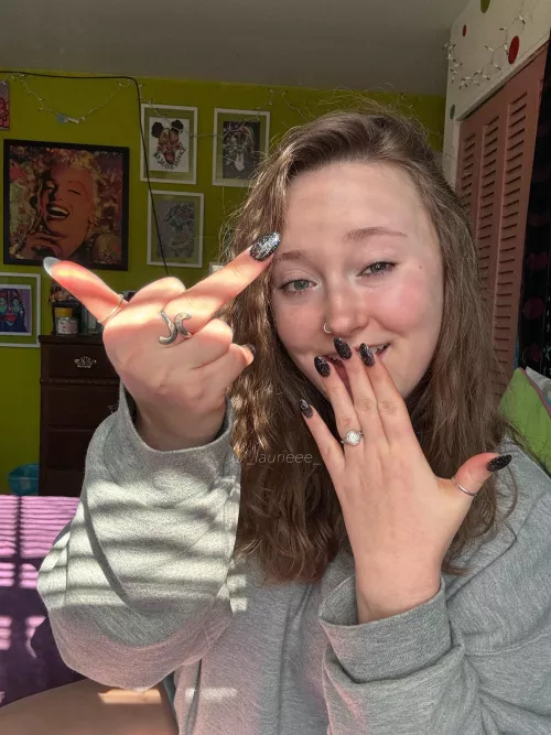 Black holographic glitter 💅🏼