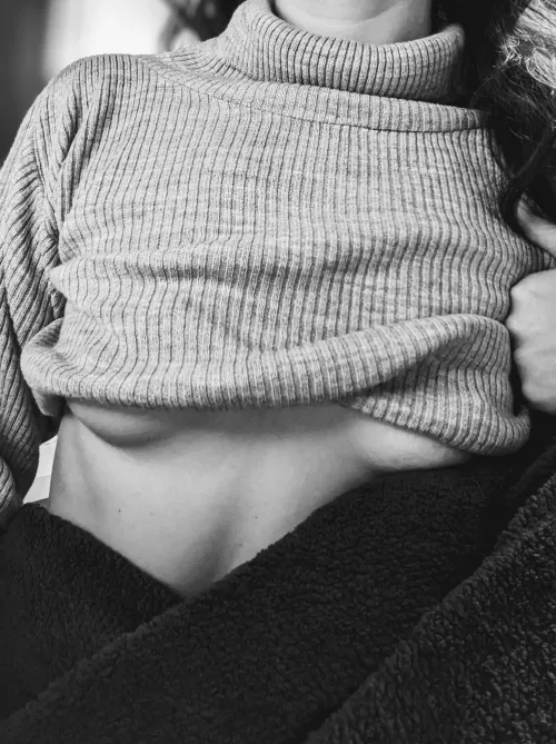 cosy vibes in black and white [F]