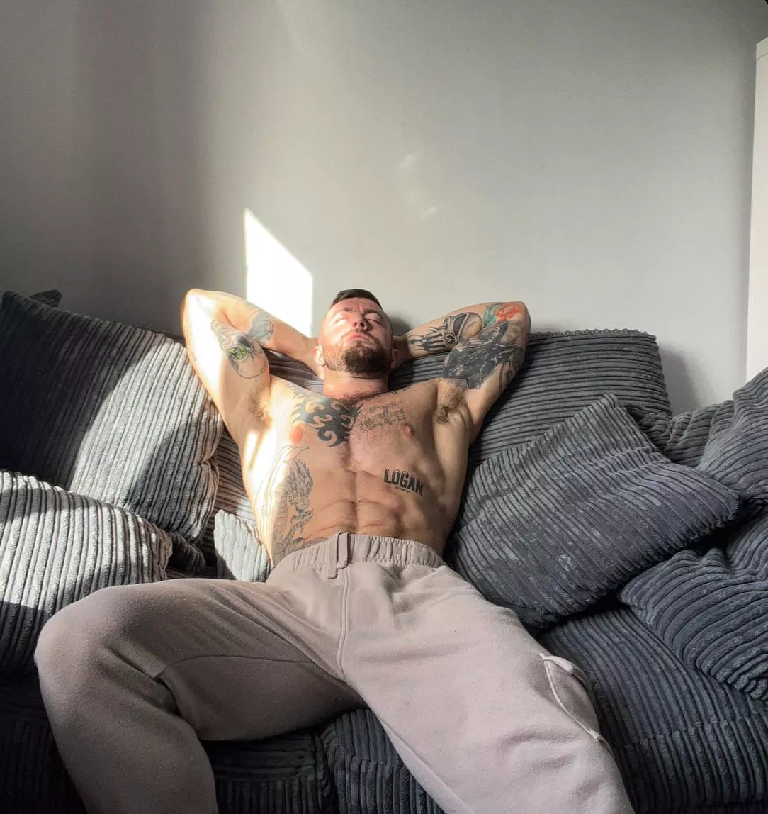 How about I sit here… and you go to work 😏😈 (30)