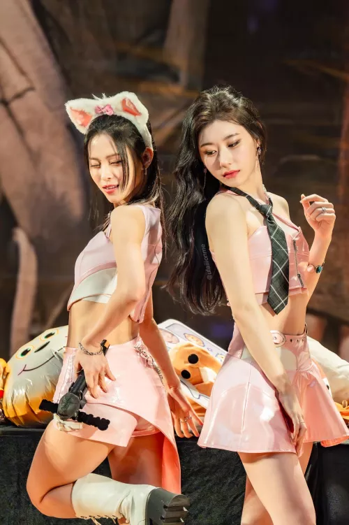 ITZY - Ryujin & Chaeryeong