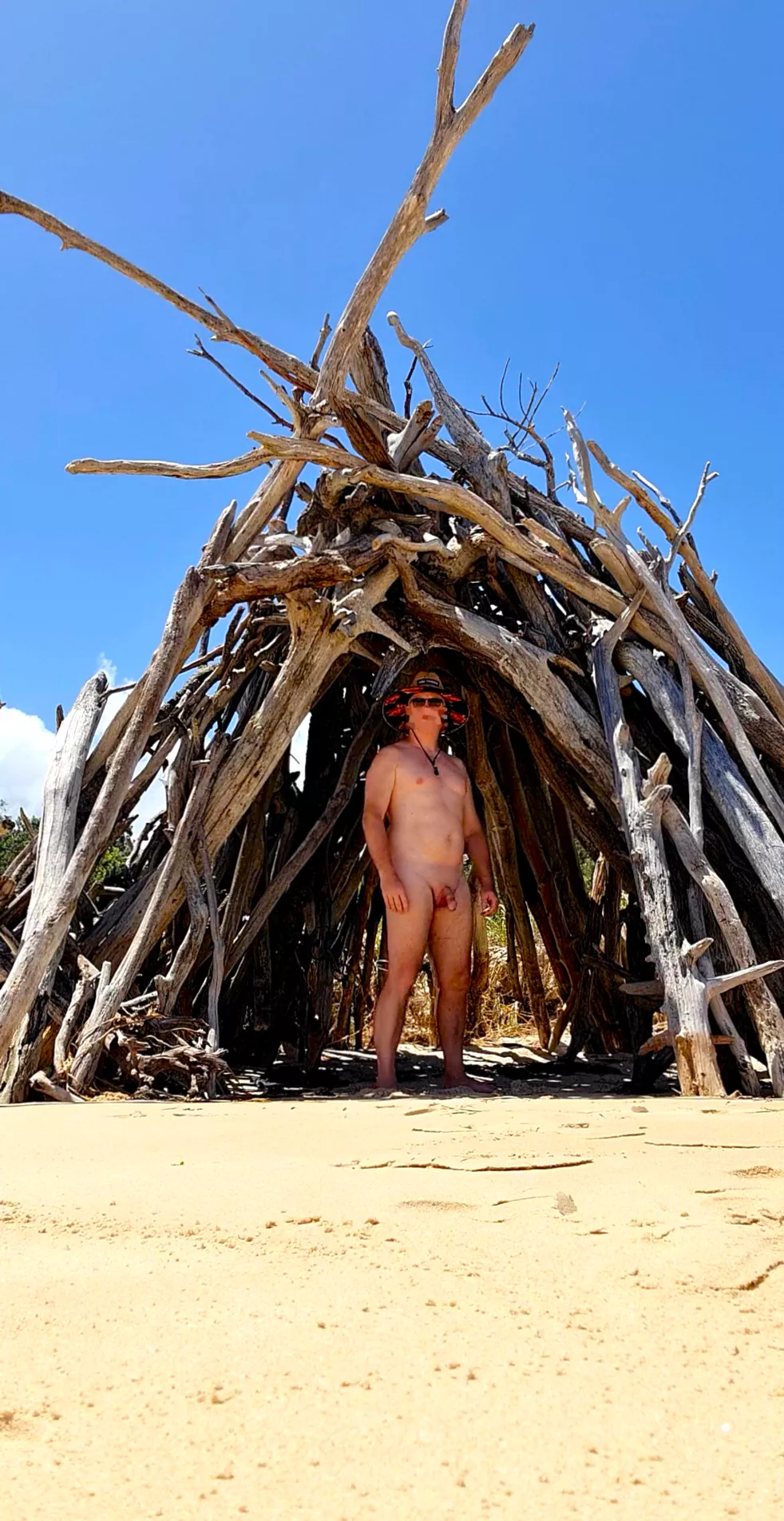 Welcome to the Beachwood Hotel. Absolute beachfront luxury. 😁🌞