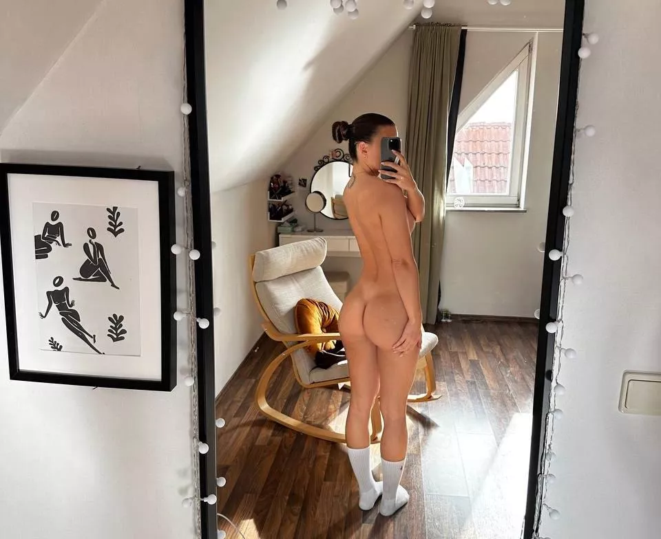 You don't have to be shy, you can eat it however you want