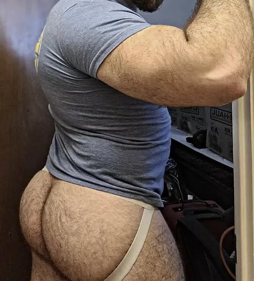  [30] Dom looking for a straight hairy sub ass to own