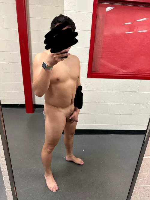 Any of the gym bros wanna shower? 