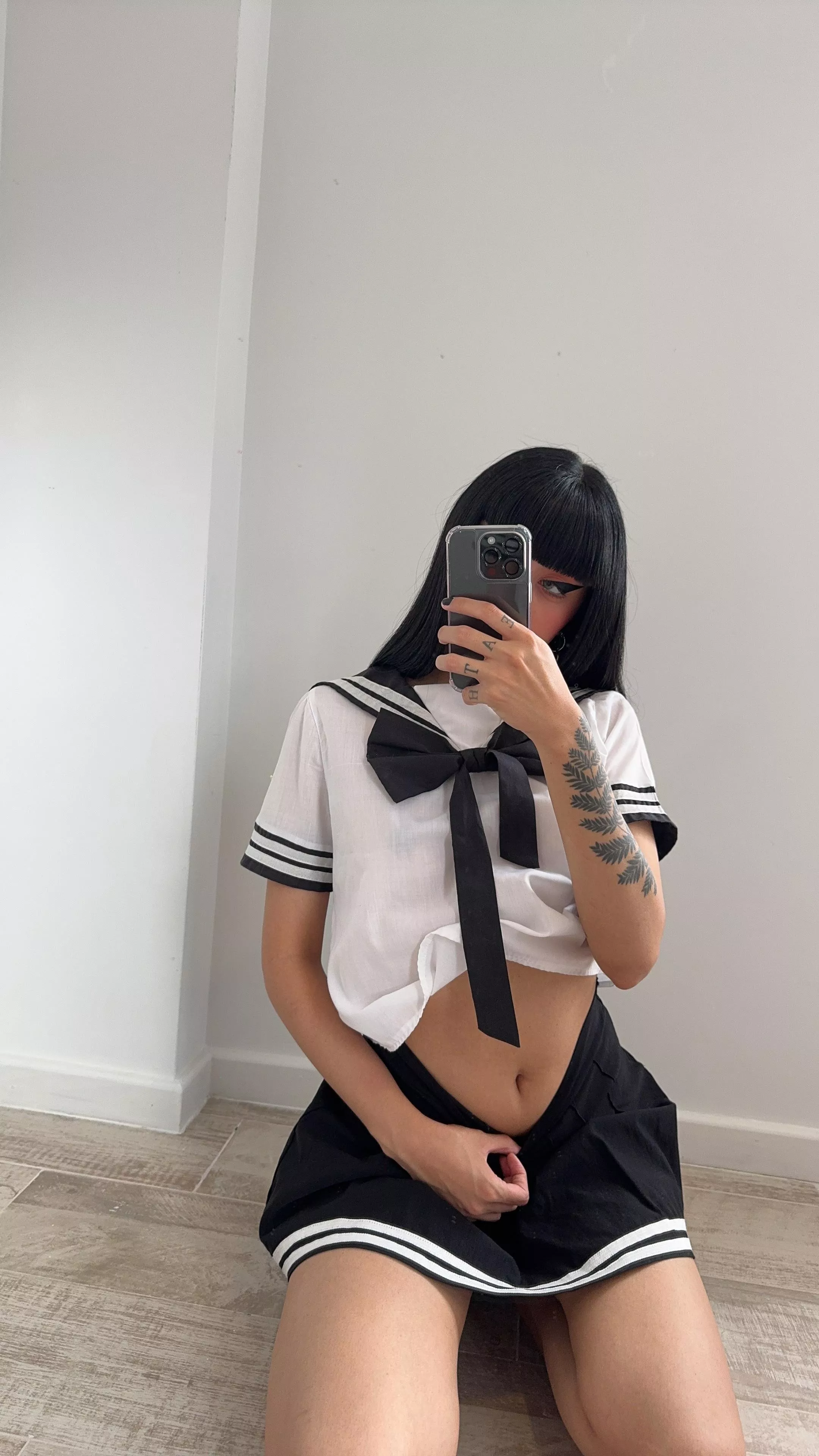 Do my perfect belly deserve your kisses?