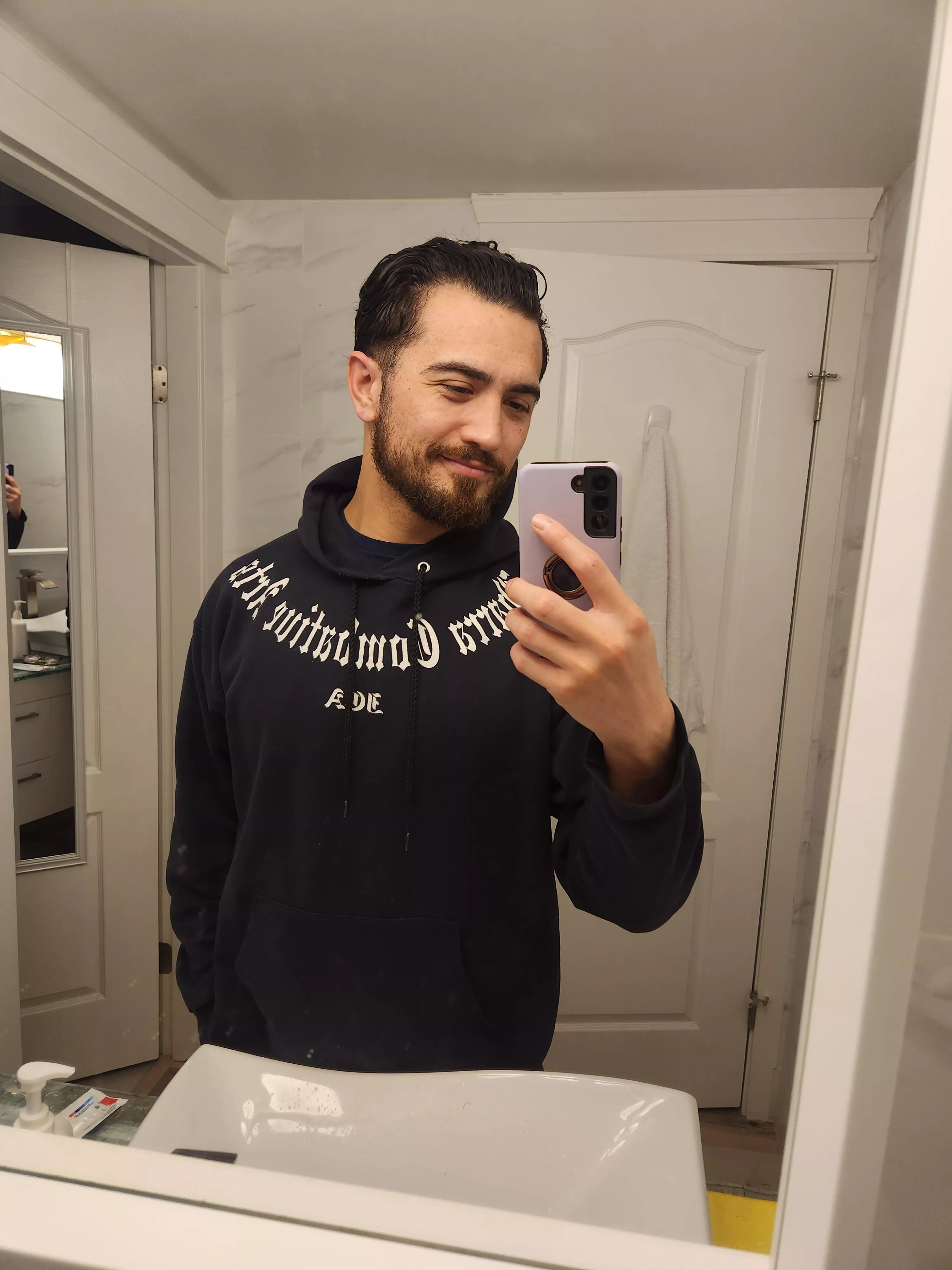 Hello gorgeous people 😍 from your favorite mixed Canadian 🇨🇦🫶🏽