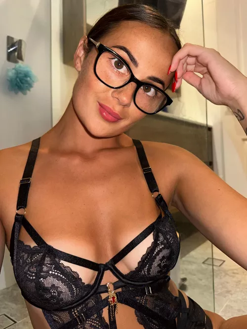 Just curious I'm 19yo and 4'11 Do you like what you see?