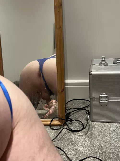 Please fuck me in my girlfriends lingerie 😇