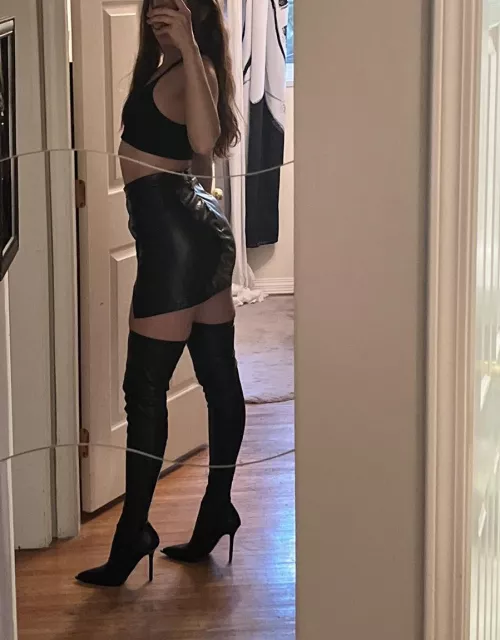 Short skirts and long boots🖤