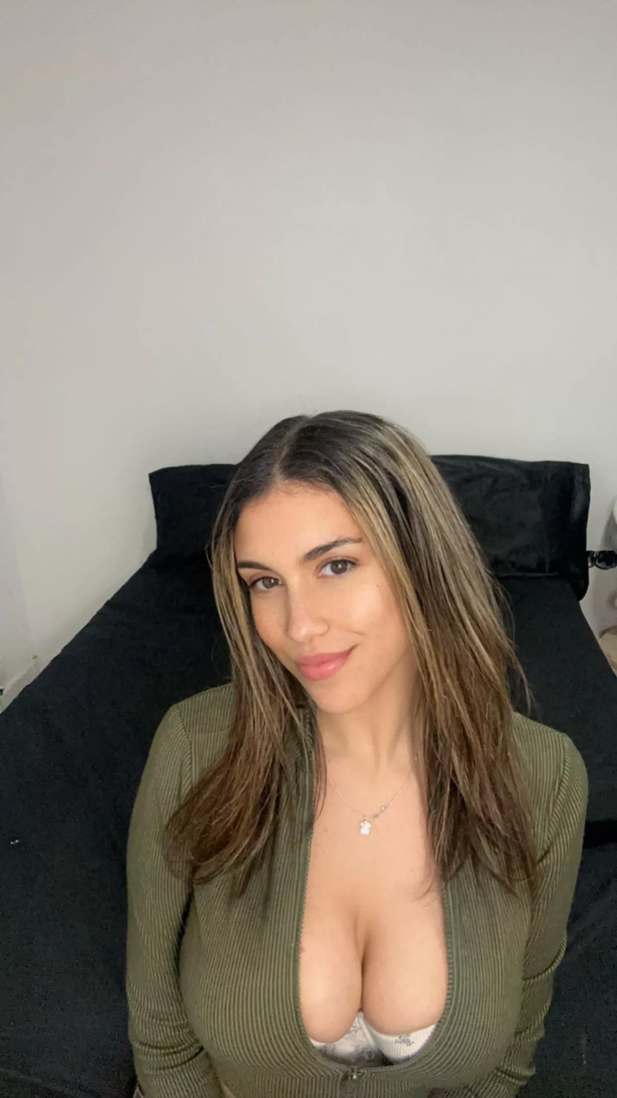 I forgot how my zipper works... do you know how to use it?