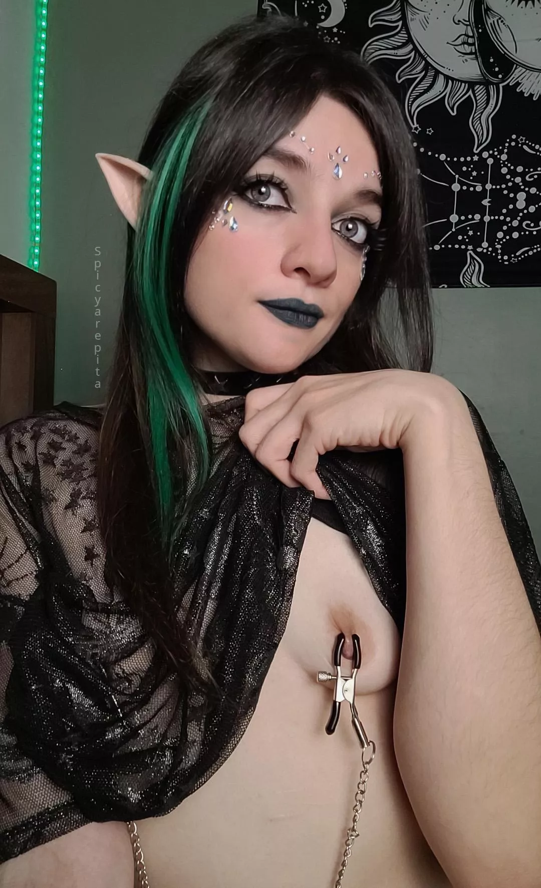 I sometimes wear my nipple clamps to work [F]