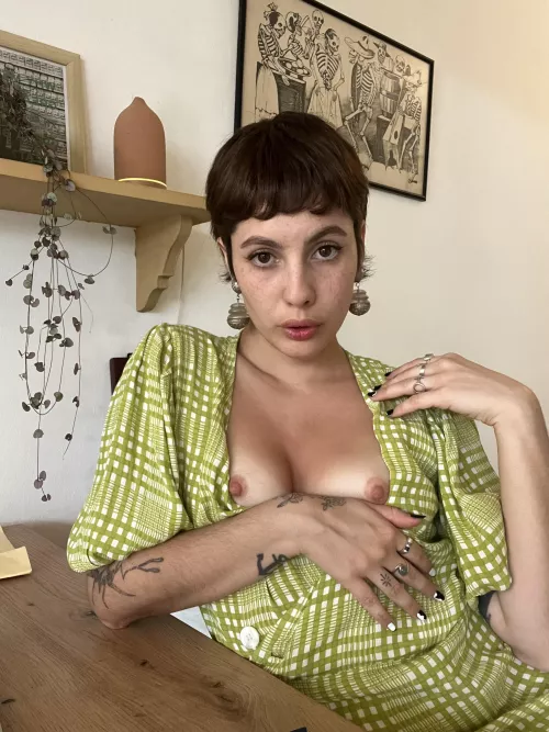 is short hair and small boobs a turn on? 