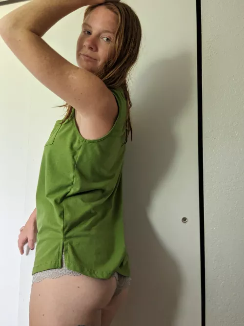 Scarlet sunsets: red hair in golden light🌇 [F27]