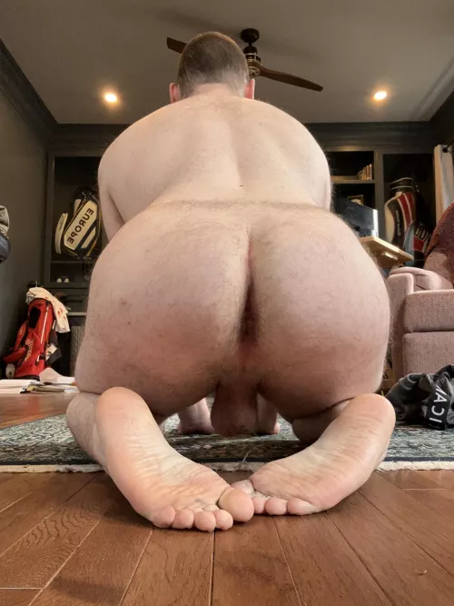 Who’s got a nice big dick they can wreck my hole with?