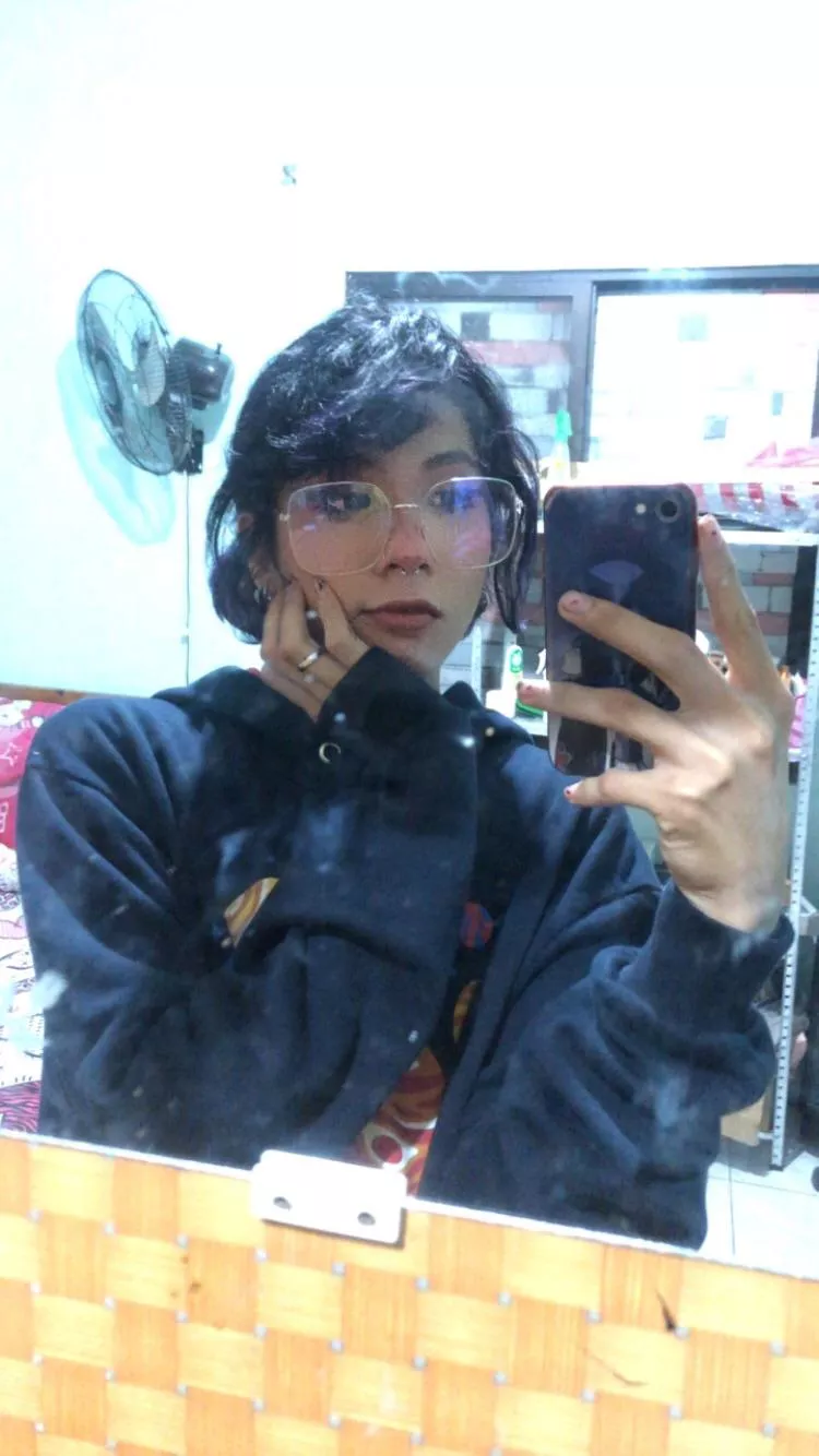 “Stop worrying about wether or not it’s gay… **** me already”😜