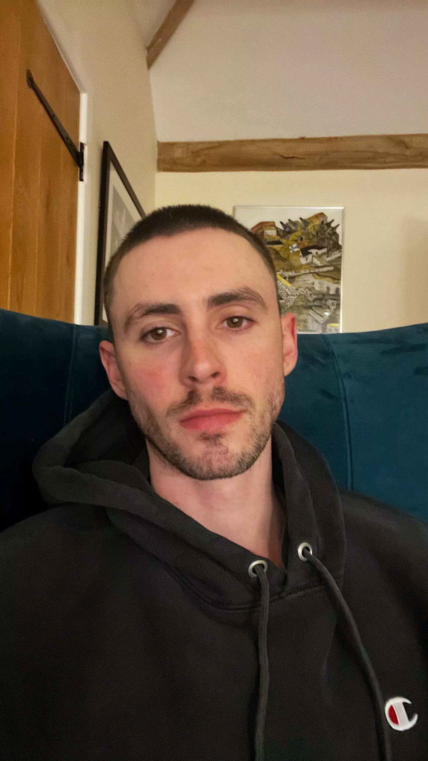 Buzzed my hair shorter - I look like I’ve just escaped a lab & I’m off to shoplift frozen eggos 🙈