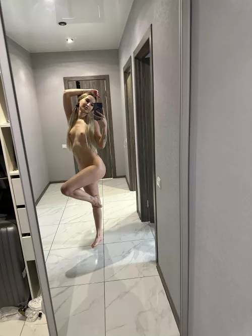 (F) After class I relax by taking a selfie in the mirror