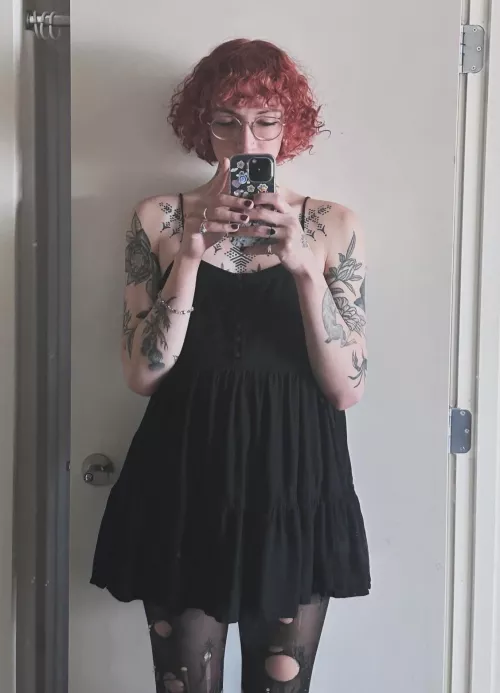 Favorite dress 🖤 feeling cute 