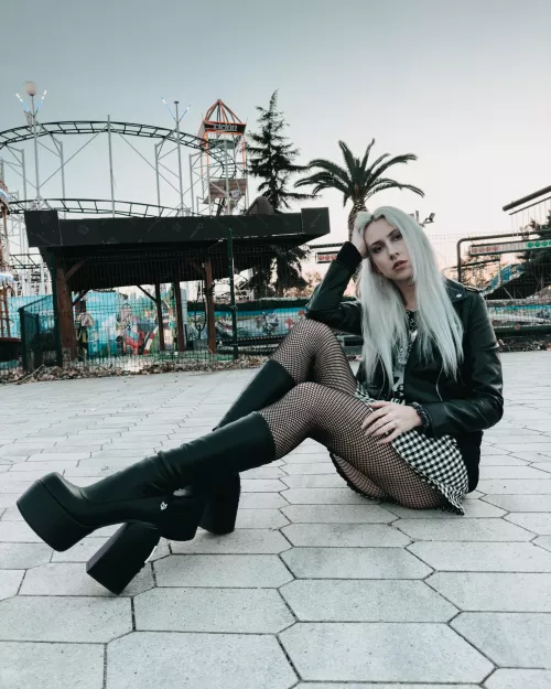 Fishnet & these boots? 🖤