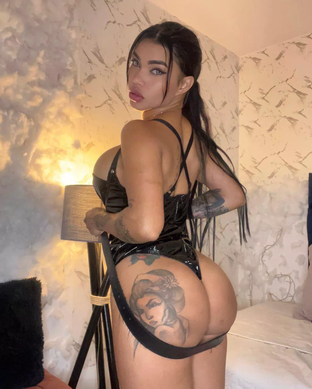 I have new outfit, u like?