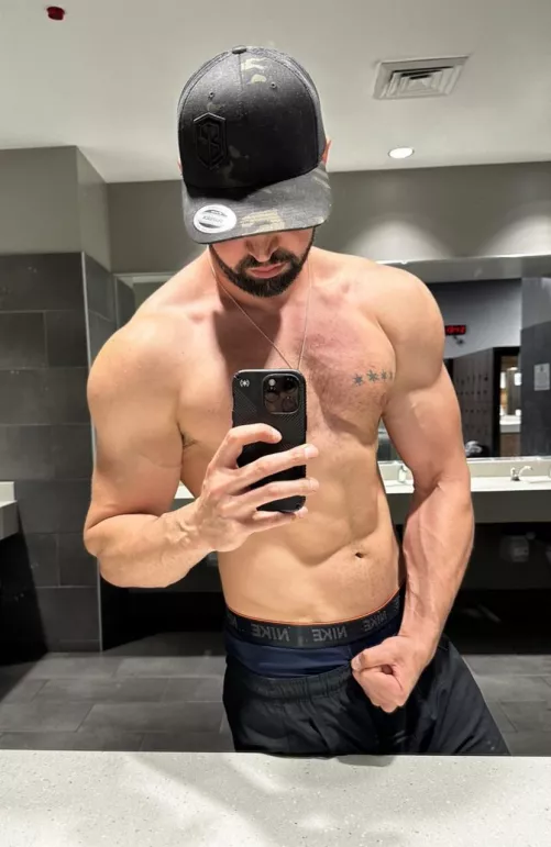 i love when people cant help themselves and sneak touches on my arms