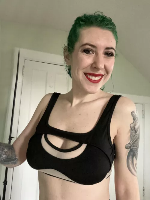 Mesh smiles with red lips