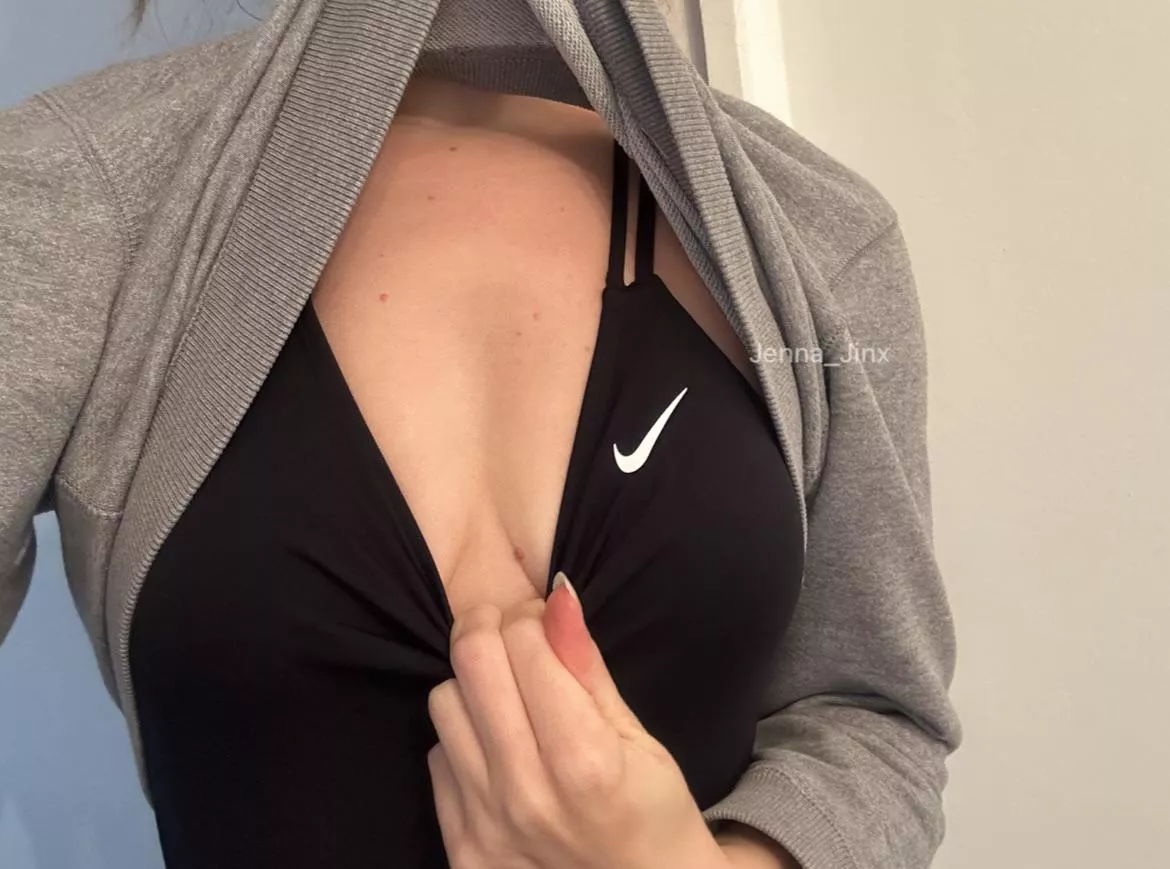 Nike onepiece boobs OC