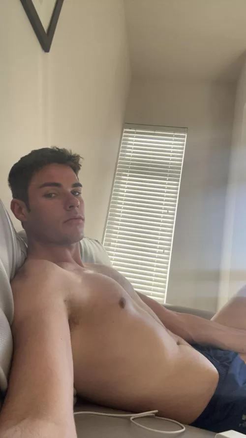 Relaxing and still single 😒