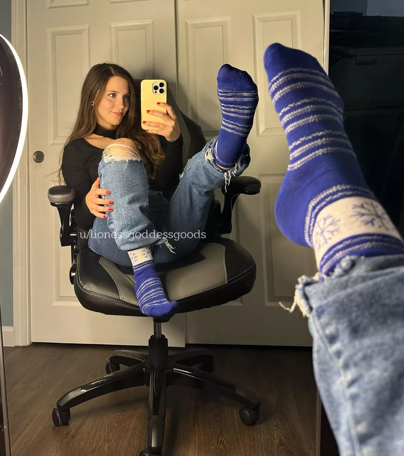 [Selling] Cute girls wear cute socks. Menu & drawer pinned. Free shipping, tracking #, pow photo included