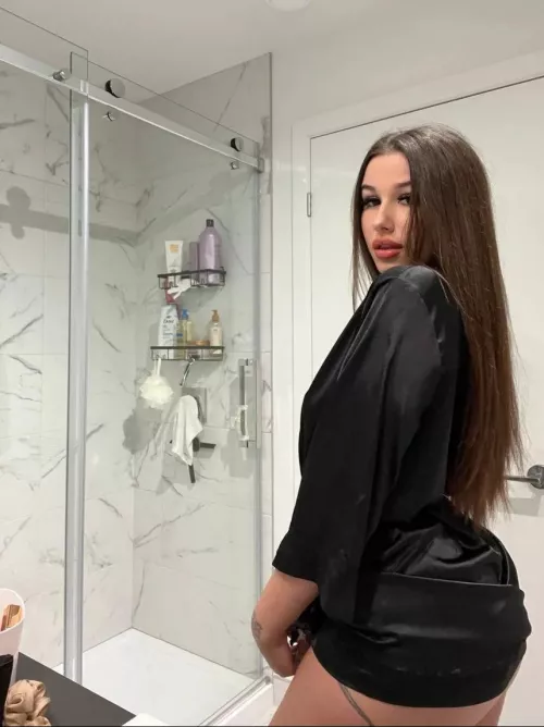 Wanna fuck me in the shower? 😏