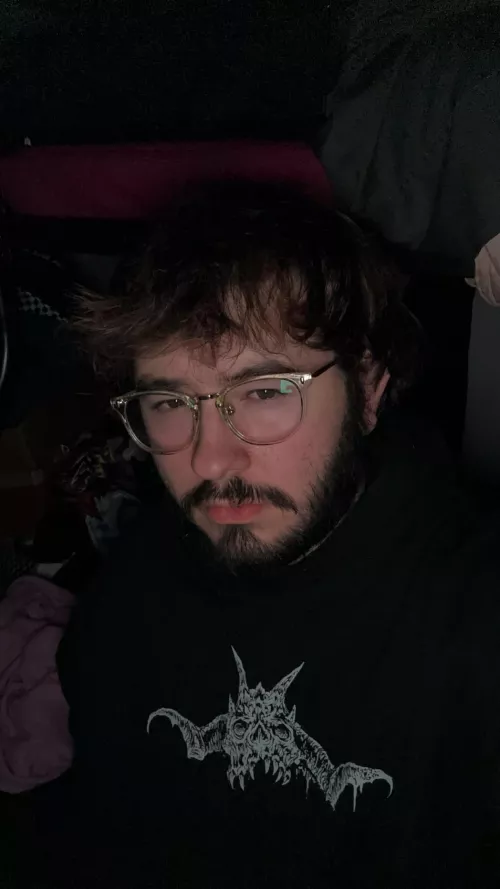 Who can I give head to while they game👀