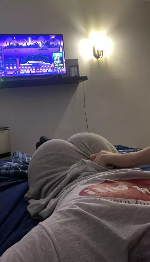 18 yr old aspiring sissy. I will let you fully Feminize me