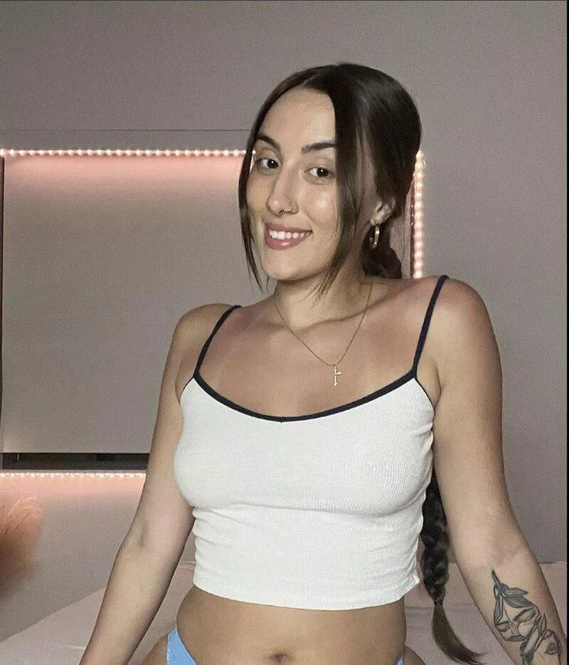 Here to remind you that you need a brunette in your life :)