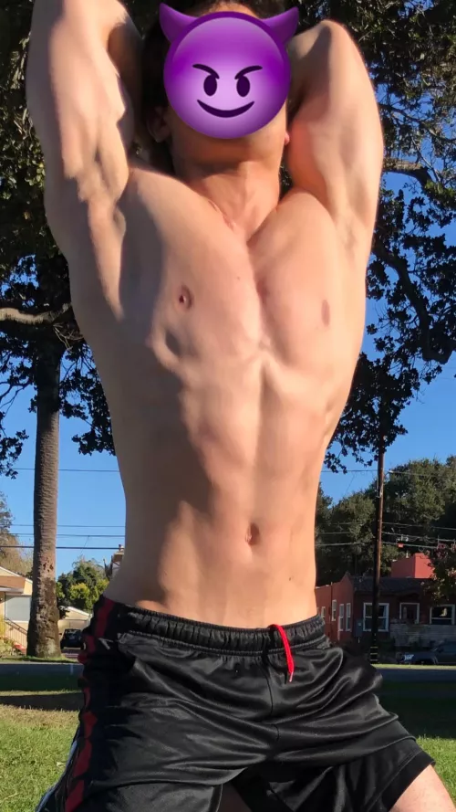 I want to stuff someone’s face into my sweaty pits 😈😈