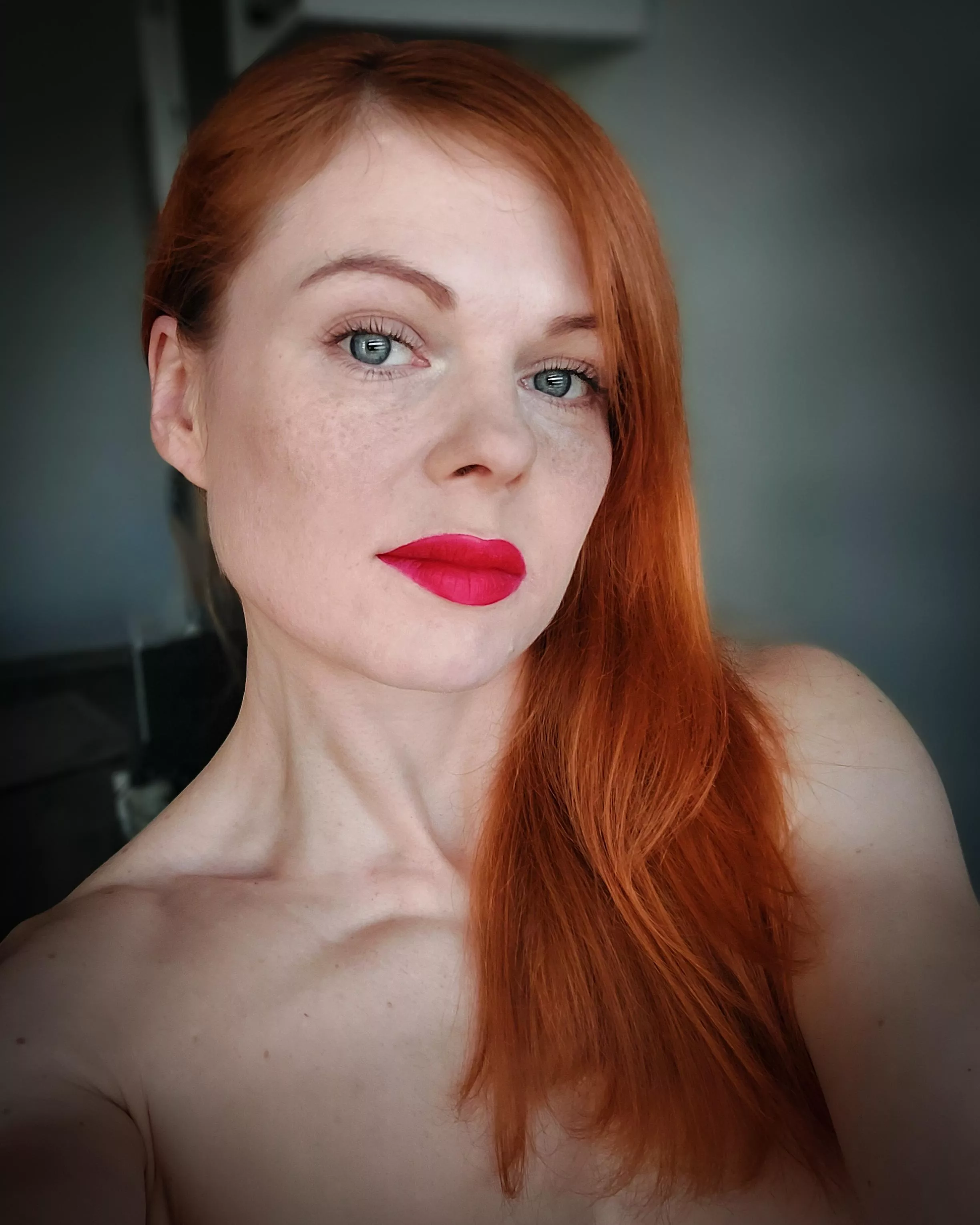 Red lipstick turns me into a completely different person. [IRTR]