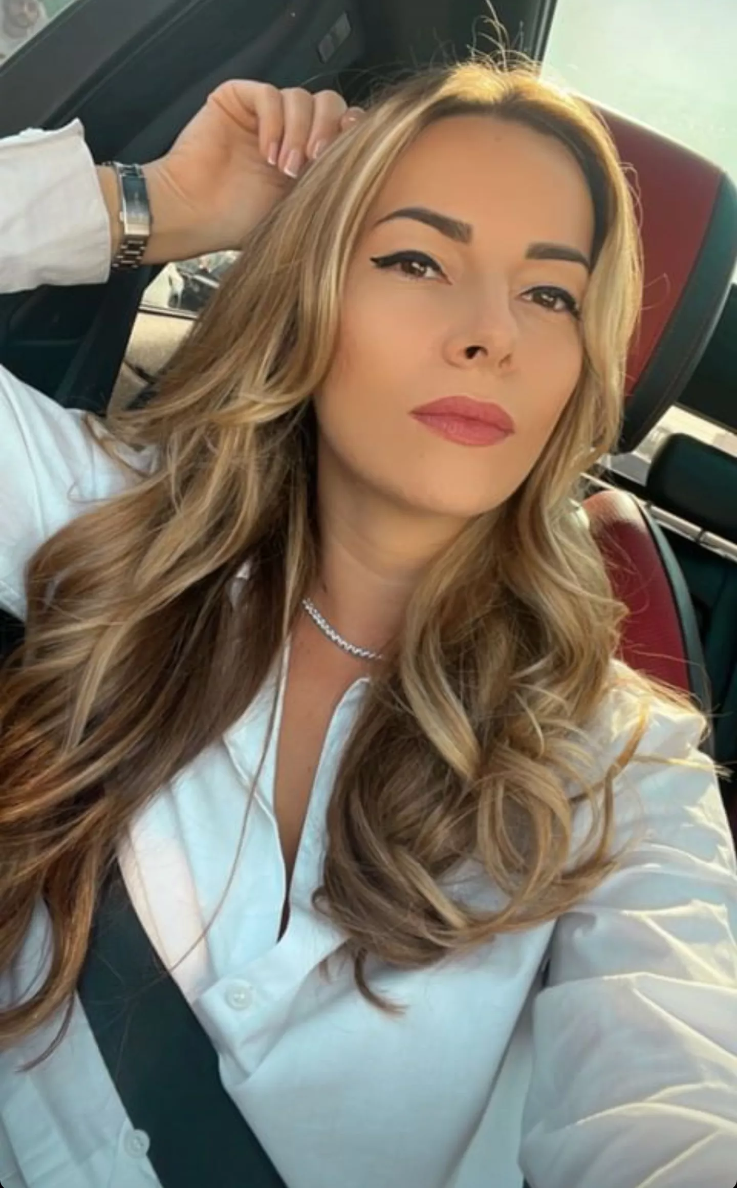 _sanjaaaa Serbian Throphy living a Dubai Bling lifestyle 