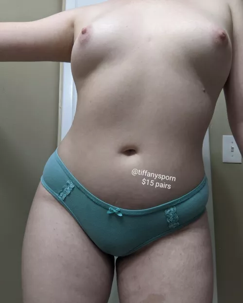 [SELLING][US][pty] Wanna smell me while you jerk it to my video? ❤️ read the comments! (If the links in the comments don't work message me!)