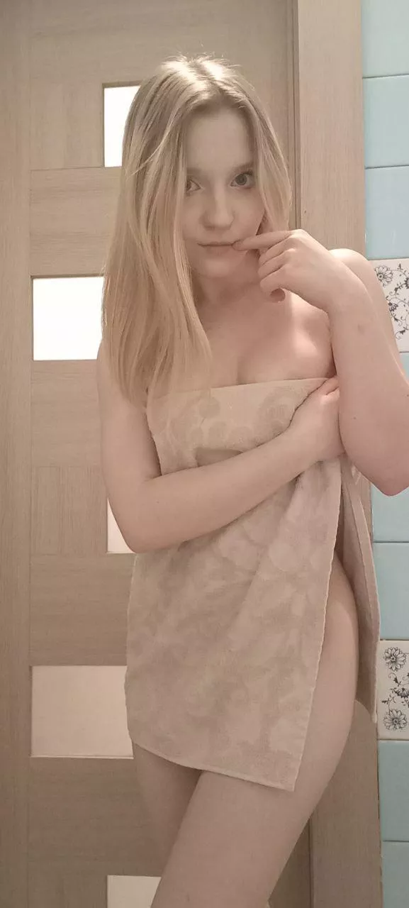 Waiting for delivery so that when I took my pizza from the delivery guy, the towel will fall off me