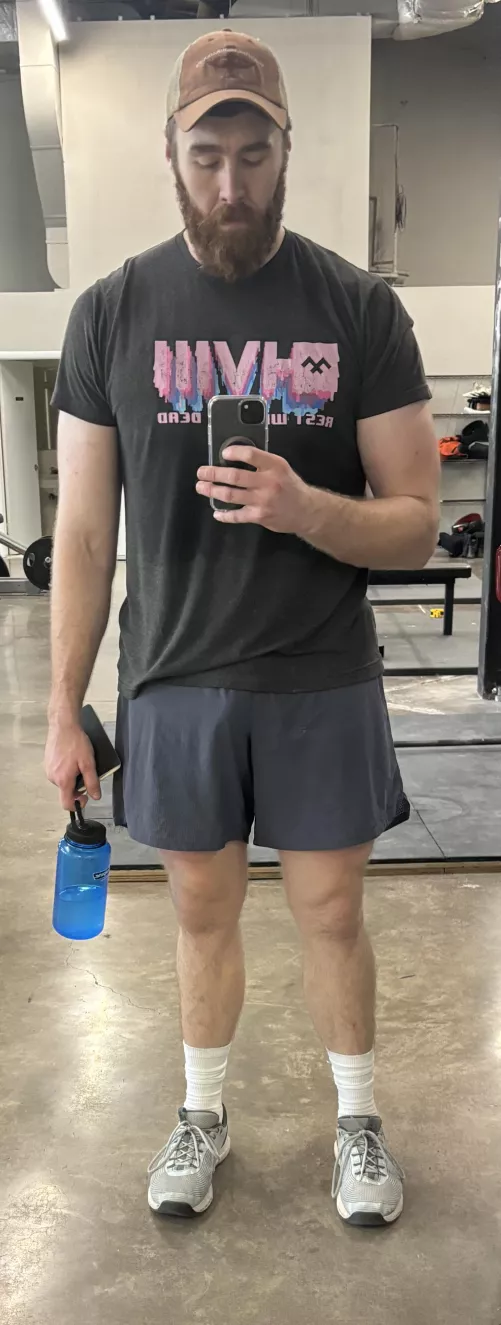 30yo guy who thought he looked ok at the gym last week