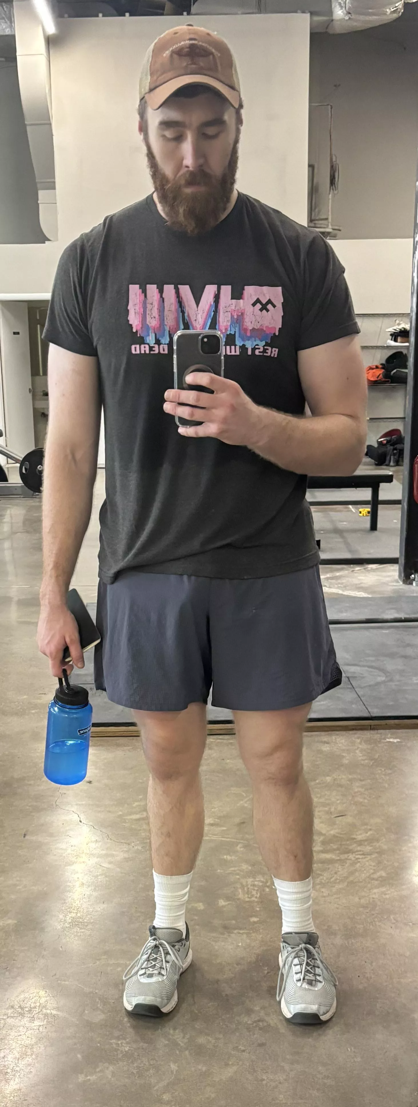 30yo guy who thought he looked ok at the gym last week