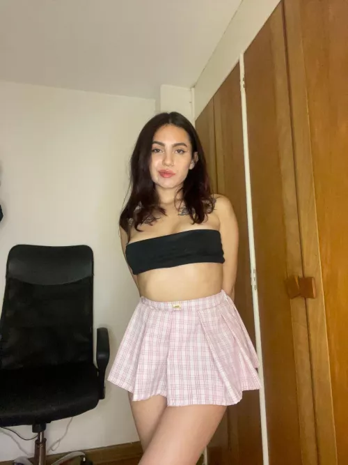 Anyone into shy Latinas? 