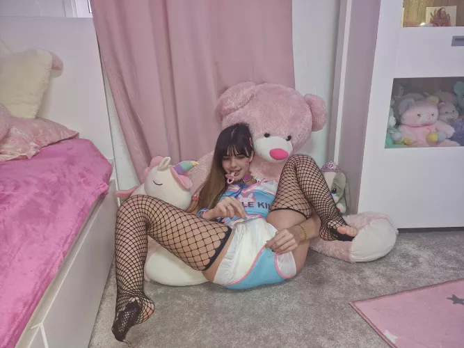 Can you help D.V.A fasten her onesie💖🐰?