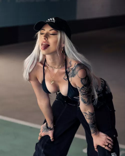 i want you to taste me in public while everyone's watching