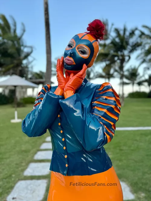 If you do what you love, you will never have to ‘work’ a day. 💙🧡