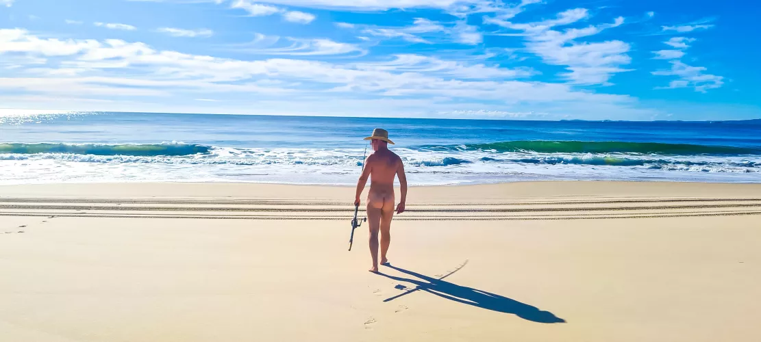 Naked surf fishing....watch out for vehicles 🌞