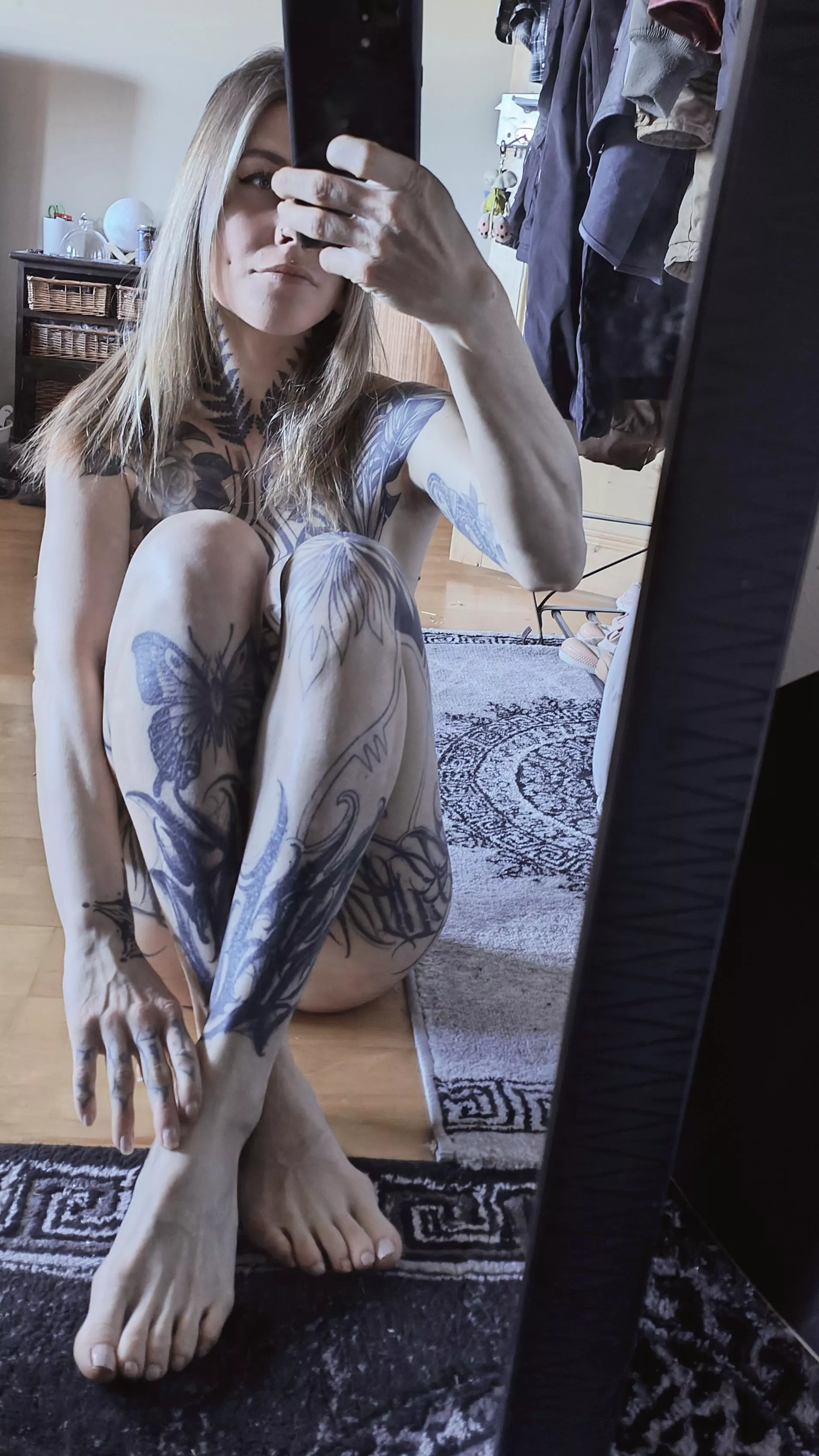 Skinny and tatted 🖤