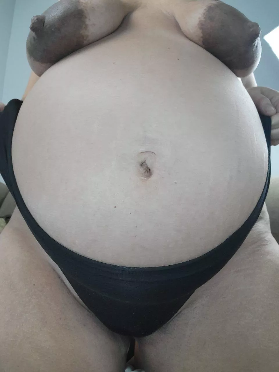 So big and ROUND at 35 weeks pregnant!