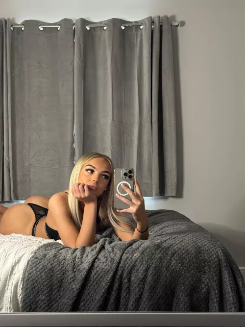 Would you mind me sending you pics like this while you’re at work?